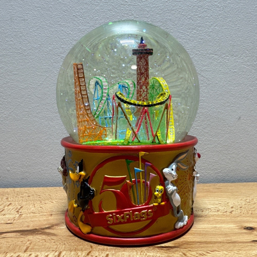 Six Flags Amusement Theme Park 50th Anniversary Snow Globe Looney Tunes Bugs